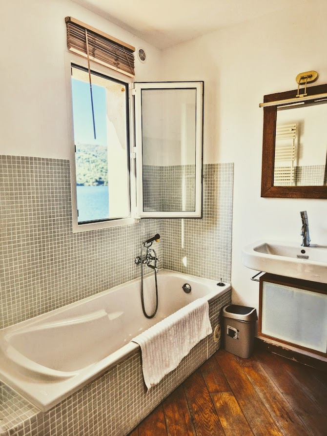 salle de bain privative - vue lac